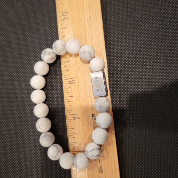 CaliBeadMan Cali Grey & White Bead Howlite Stretch Bracelet - Picture 7 of 7